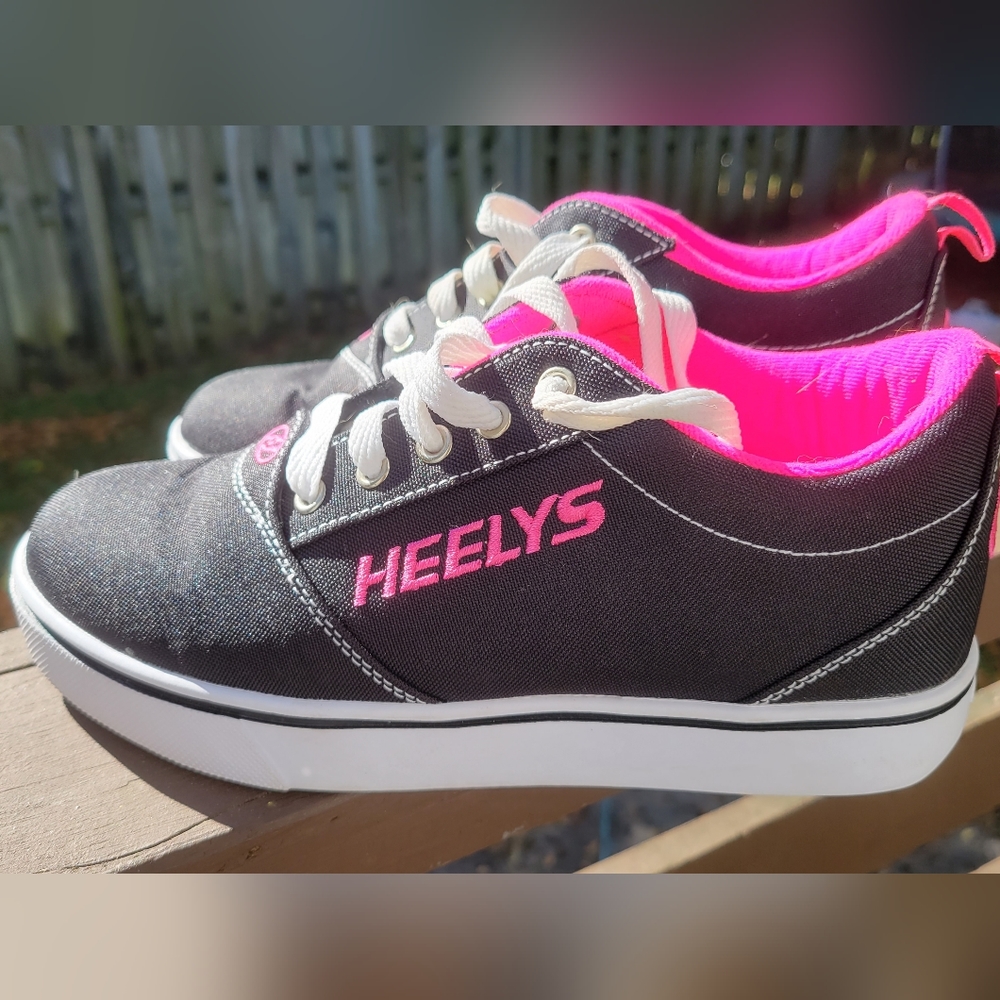 Girls Heelys